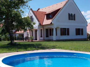 Ferienhaus für Gruppen gegenüber einer Reitschule
